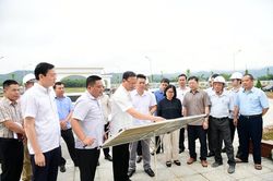 Phó Chủ tịch Thường trực UBND tỉnh Nguyễn Mạnh Tuấn kiểm tra tiến độ các dự án đầu tư xây dựng trên địa bàn