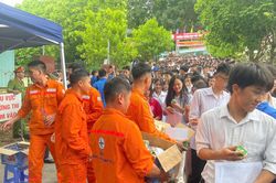 Tiếp sức m&ugrave;a thi: Tuổi trẻ Thủy điện Sơn La đồng h&agrave;nh sĩ tử