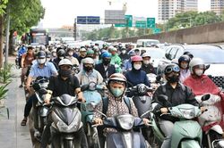 Hà Nội tăng tốc xử lý điểm nghẽn, ùn tắc vẫn chưa hạ nhiệt