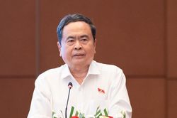 Chủ tịch Quốc hội Trần Thanh Mẫn: Chuyển mạnh từ 'bị động chạy theo thực tiễn' sang 'chủ động dẫn dắt lập ph&aacute;p'