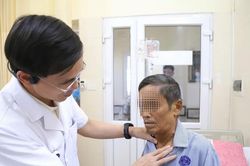 Hút thuốc lá, nghiện rượu dẫn đến ung thư thực quản