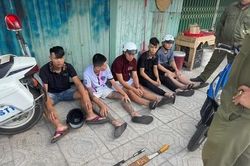 C&ocirc;ng an phường Thuận Giao: Bắt, xử l&yacute; nhiều thanh thiếu ni&ecirc;n d&ugrave;ng dao tự chế để giải quyết m&acirc;u thuẫn