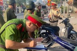 C&ocirc;ng an phường T&acirc;n Kh&aacute;nh: Triển khai đồng bộ c&aacute;c biện ph&aacute;p l&agrave;m sạch địa b&agrave;n