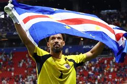 Thủ môn Cape Verde bật khóc nức nở sau trận đấu để đời ở World Cup