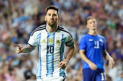 Đội ph&oacute; Argentina: Messi vĩ đại nhất lịch sử, ai m&agrave; kh&ocirc;ng y&ecirc;u