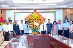 Chủ tịch HĐND TP H&agrave; Nội Ph&ugrave;ng Thị Hồng H&agrave; thăm, ch&uacute;c mừng Đ&agrave;i Tiếng n&oacute;i Việt Nam