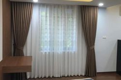 Rèm cửa hay sơn cách nhiệt: Đâu là 'vũ khí' chống nóng tốt nhất cho nhà kính?