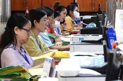 Từ 1/7, công chức Hà Nội có thể được nhận gấp đôi lương