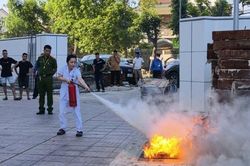 Trang bị kỹ năng ứng phó cháy nổ cho lực lượng tuyến đầu ở khu dân cư