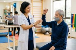 5 lưu &yacute; kh&ocirc;ng thể bỏ qua trong ứng dụng vận động điều trị bệnh