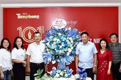 Thứ trưởng Bộ Y tế Đỗ Xuân Tuyên chúc mừng Báo Tiền Phong nhân dịp 101 năm Ngày Báo chí Cách mạng Việt Nam
