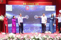 Thứ trưởng Đỗ Xu&acirc;n Tuy&ecirc;n: VAHCP tiếp tục đồng h&agrave;nh c&ugrave;ng ng&agrave;nh y tế v&igrave; sức khỏe người d&acirc;n
