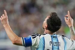 Messi san bằng kỷ lục của Klose, viết tiếp chương huyền thoại