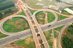 Động lực tăng trưởng và nghịch lý tài khóa