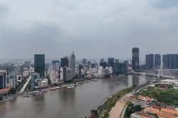 Thương mại đi trước, tài chính đi sau?