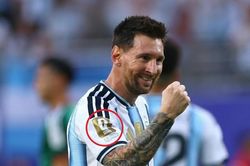 Chiếc áo khác biệt của Messi với toàn bộ tuyển Argentina