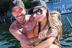 'David và Victoria sốc khi Brooklyn dùng mâu thuẫn gia đình kiếm tiền'