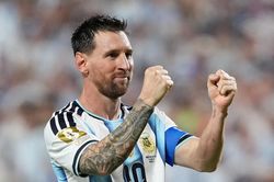 Messi giữ 2 kỷ lục đối nghịch lịch sử