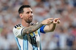 Messi nhắc thế giới ai mới là số một