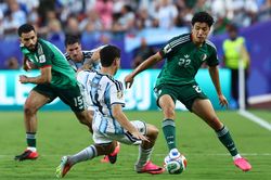 Cầu thủ gốc Việt thể hiện ra sao trước Argentina