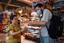 Hộ kinh doanh thu dưới 5 tỷ/năm đề xuất được nộp thuế khoán, Cục Thuế nói gì?