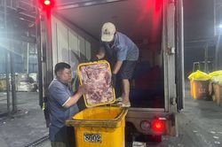 Phát hiện 250 kg thịt heo không rõ nguồn gốc trên xe tải vào TP.HCM