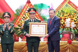Tổng B&iacute; thư, Chủ tịch nước T&ocirc; L&acirc;m trao Hu&acirc;n chương Hồ Ch&iacute; Minh tặng Hội Cựu chiến binh Việt Nam