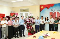 Thứ trưởng Phan Tâm thăm, chúc mừng Báo Văn Hóa nhân dịp 21.6