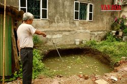 Sơ tán người dân sau vụ 'hố tử thần' xuất hiện sát nhà ở Thái Nguyên