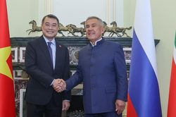Thủ tướng Lê Minh Hưng gặp Người đứng đầu Cộng hòa Tatarstan (Liên bang Nga)
