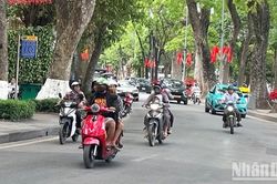 Thời tiết ngày 17/6: Nhiều nơi ở Bắc Bộ có mưa rào, Trung Bộ ngày nắng nóng