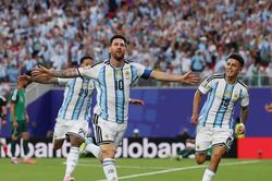 Messi lập hat-trick lịch sử, Argentina khởi đầu thuận lợi