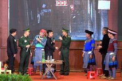 Người dân biên giới Y Tý hào hứng học tập, nâng cao kỹ năng số và kiến thức pháp luật