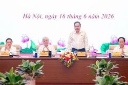Kiến tạo hệ thống ph&aacute;p luật đồng bộ, hiện đại