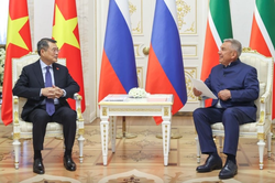 Thủ tướng Lê Minh Hưng gặp Người đứng đầu Cộng hòa Tatarstan (Liên bang Nga)
