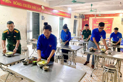 Tiếp sức m&ugrave;a thi cho học sinh v&ugrave;ng cao D&agrave;o San