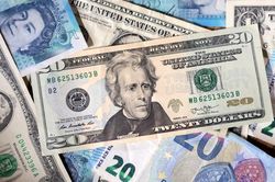 Tỷ giá USD hôm nay (17-6): Đồng USD tiếp tục suy yếu