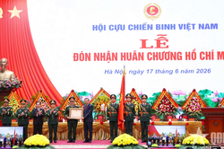 Tổng B&iacute; thư, Chủ tịch nước T&ocirc; L&acirc;m trao Hu&acirc;n chương Hồ Ch&iacute; Minh tặng Hội Cựu chiến binh Việt Nam
