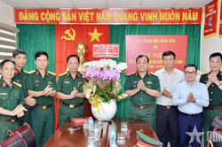 Lãnh đạo TP Hồ Chí Minh thăm, chúc mừng Ban đại diện Báo Quân đội nhân dân