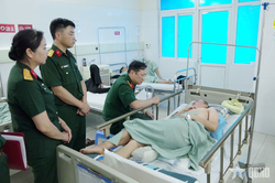 Bộ CHQS tỉnh Quảng Ninh: Trao 75 triệu đồng hỗ trợ quân nhân mắc bệnh hiểm nghèo