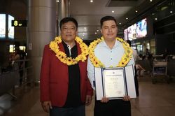 Lại Lý Huynh được trao tặng Huân chương Lao động hạng Nhất