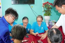 Đưa AI đến với mọi người