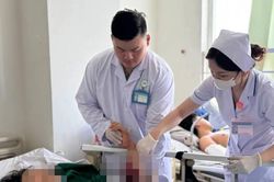 Ngư d&acirc;n được nối th&agrave;nh c&ocirc;ng c&aacute;nh tay sau 6 giờ gặp nạn tr&ecirc;n biển