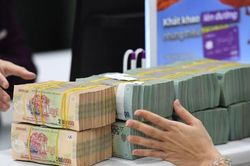 [SPOTLIGHT] Ngân hàng quốc doanh tăng lãi suất huy động lần thứ hai trong tháng