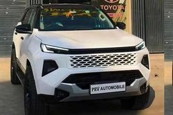 Toyota Fortuner thế hệ mới bất ngờ lần đầu 'lăn bánh' trên phố?