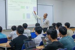 Cần chuẩn mực học thuật mới