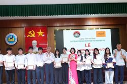 Quỹ Khuyến học, khuyến tài Nguyễn Du tuyên dương hơn 100 học sinh xuất sắc