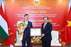 Đại sứ Hungary nhận Kỷ niệm chương 'Vì sự nghiệp Văn hóa, Thể thao và Du lịch'