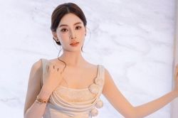 Sao Việt: Midu hạnh phúc bên ông xã, Tiểu Vy đẹp rạng ngời