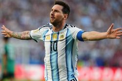 Messi lập hat-trick lịch sử, cân bằng kỷ lục ghi bàn mọi thời đại tại World Cup